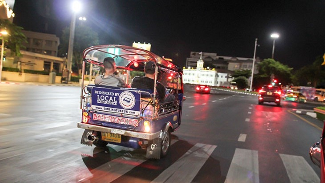 Bangkok: As Melhores Refeições Da Meia-Noite Em Tuk-Tuks